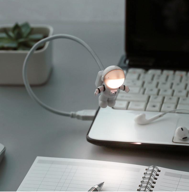 SPACELED | Astronaut USB Table Lamp
